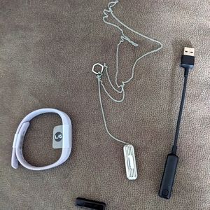 Fitbit Flex 2 with Pendant Necklace, charger and NWT band